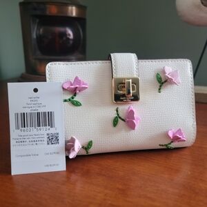 NWT Kate Spade Phoebe KK250 Pink Floral Applique Turnlock White Leather Wallet
